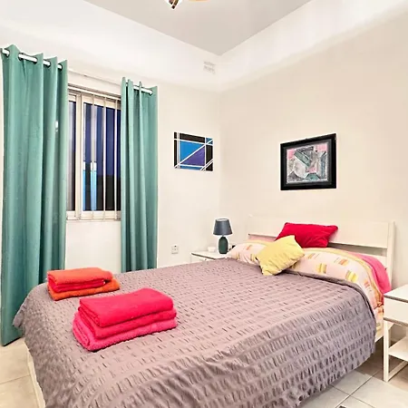 Apartment Centrally Located 2 Sea Eats Bus Right In Front St. Paul's Bay